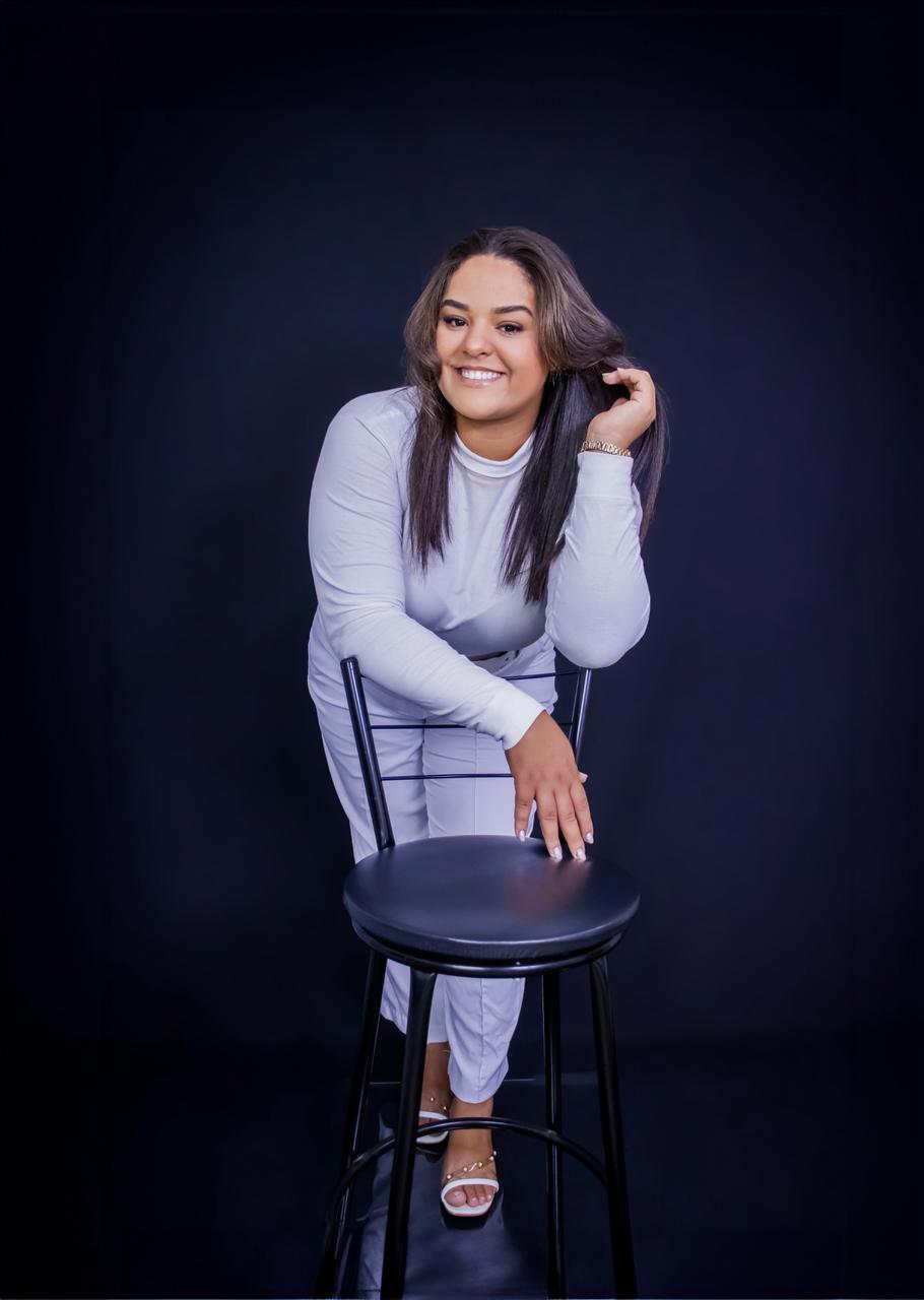 Thamara Teixeira, especialista em sobrancelhas em Betim MG